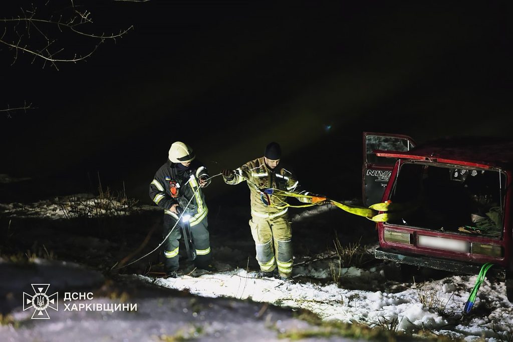 Ниву доставали из реки в Харькове
