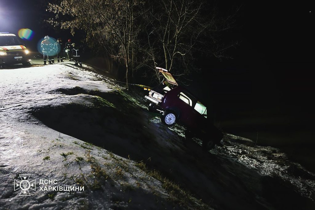 Ниву доставали из реки в Харькове