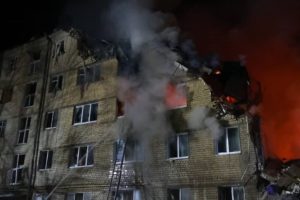 Балістична атака РФ по багатоповерховому будинку в Харкові — що відомо
