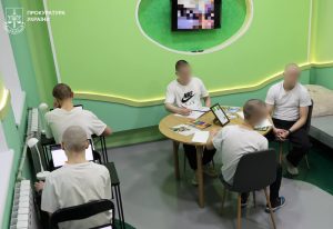 Харківщина: у слідчому ізоляторі відкрили «зелені кімнати» з ігровими зонами