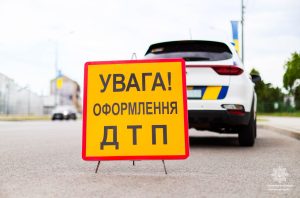 На Харківщині позашляховик зіткнувся з вантажівкою, а водій втік із місця ДТП