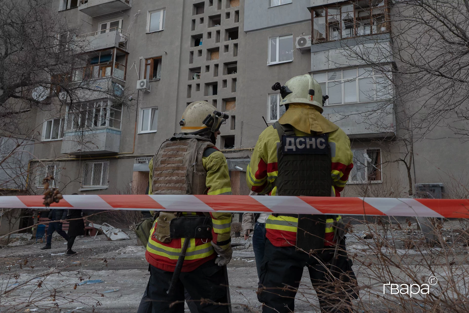 Рятувальники на місці влучання БпЛА у Шевченківському районі Харкова