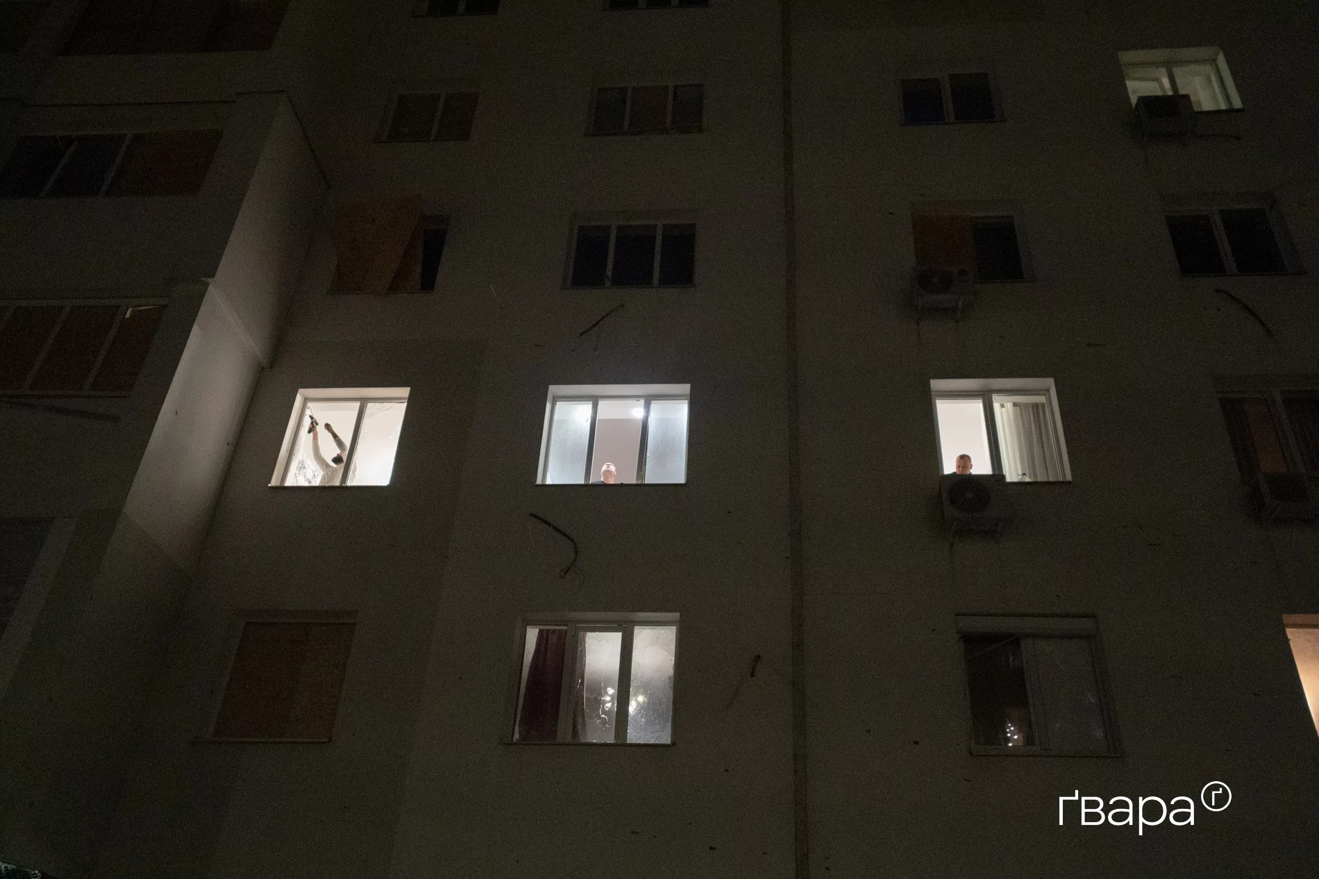 вибиті вікна в багатоповерхівці