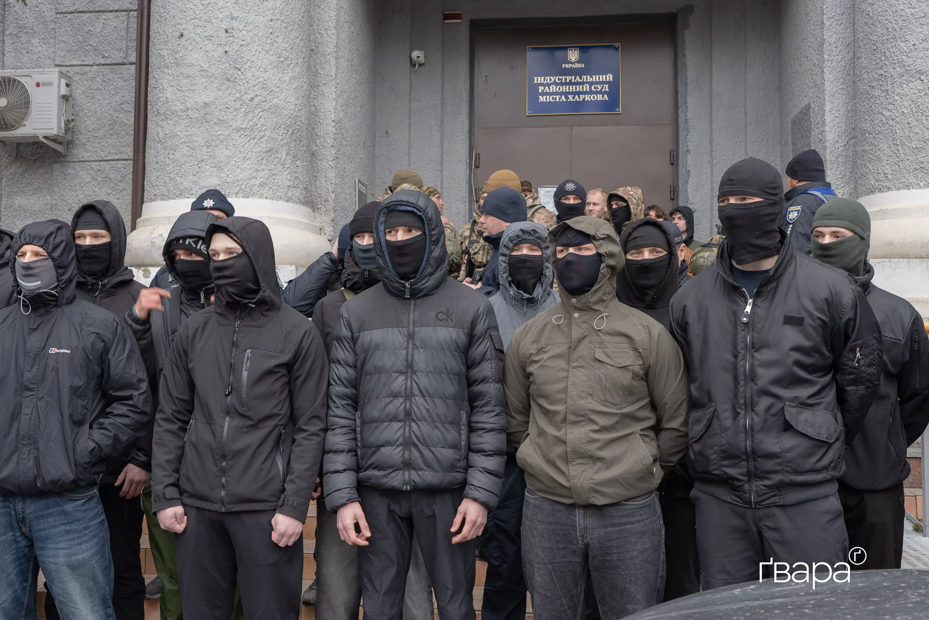 Протестувальники під будівлею Індустріального суду Харкова