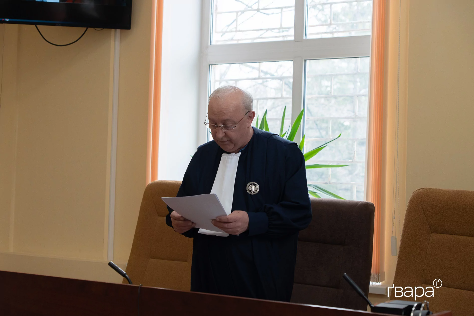 Суддя Індустріального суду Харкова проголошує рішення