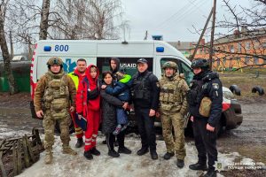 Хлопчика з інвалідністю, який залишився без матері, евакуювали з прифронтової зони на Харківщині