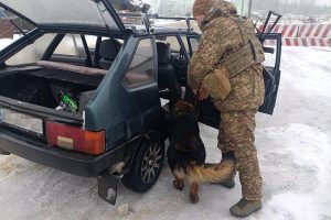 НГУ затримала чоловіка, який намагався провезти до Харкова автомати та великокаліберний кулемет