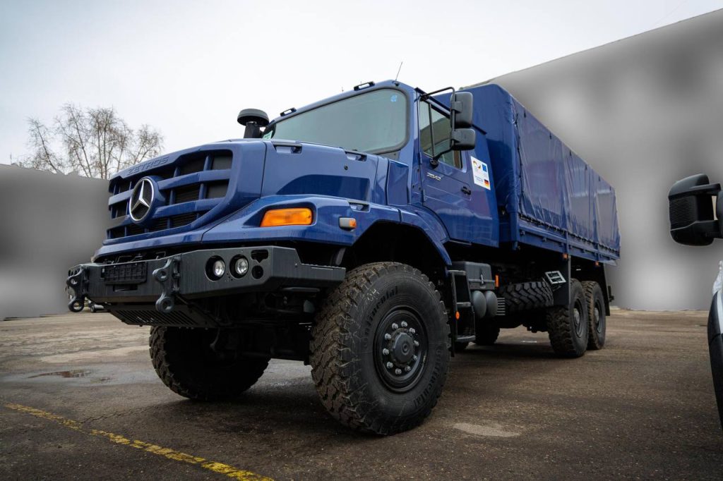 Передача спеціалізованих автомобілів для роботи в прифронтовій зоні