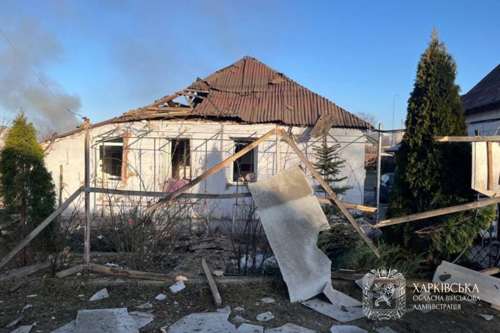 Пошкоджений будинок після обстрілу