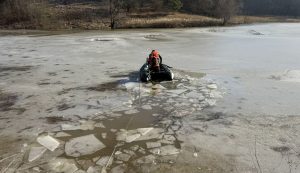 У Харківській області чоловік загинув, провалившись під кригу