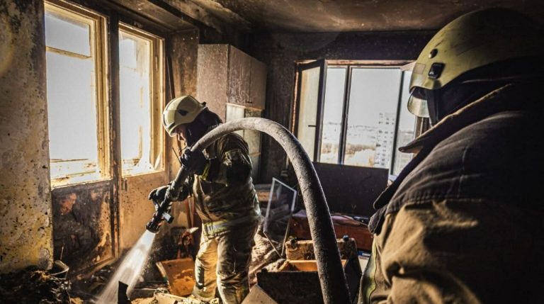 У Харкові пенсіонерка вистрибнула з вікна багатоповерхівки