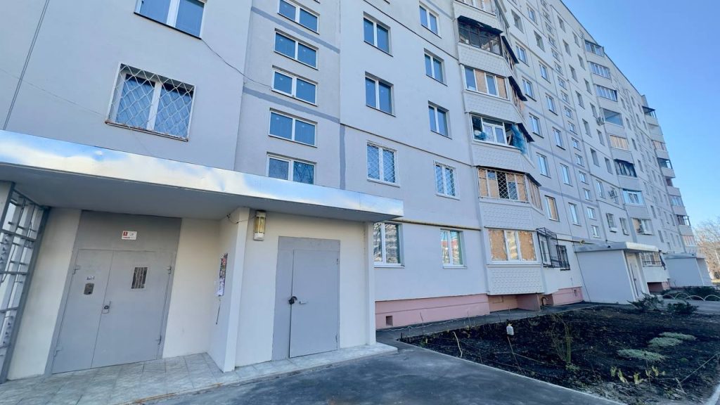 Відновлення вхідних груп та роботи всередині квартир у будинку на Соборності