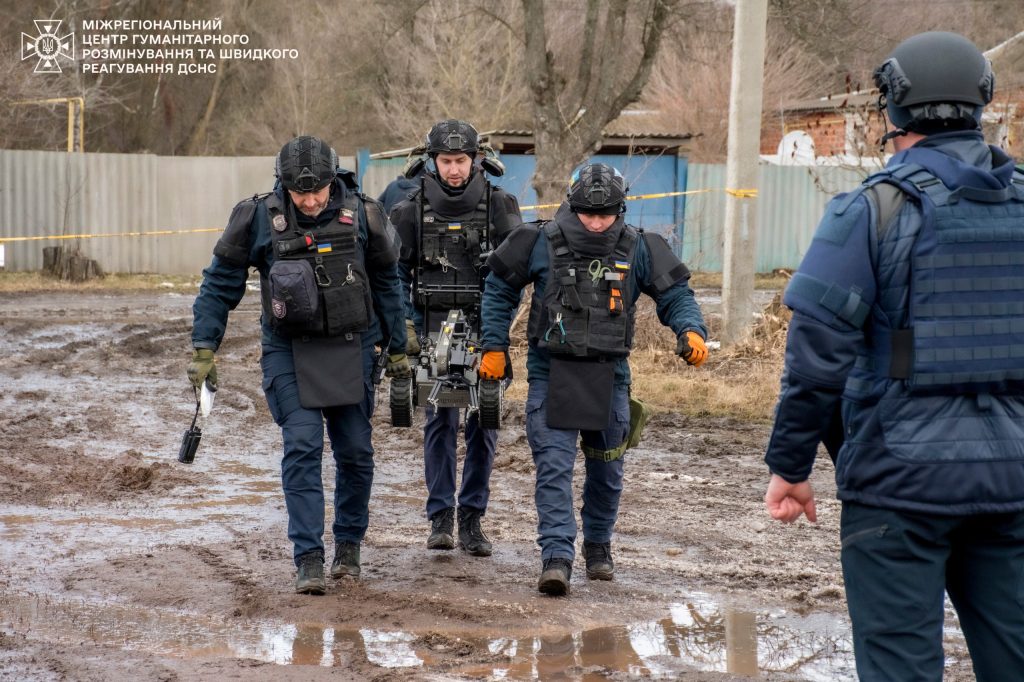 Піротехніки під час роботи на місці інциденту