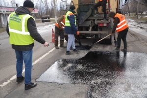 Дороги в аварійному стані: коли у Харкові розпочнеться ремонт автомагістралей