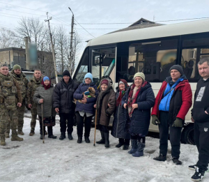 Правоохоронці евакуювали 11 мешканців прифронтового села на Харківщині