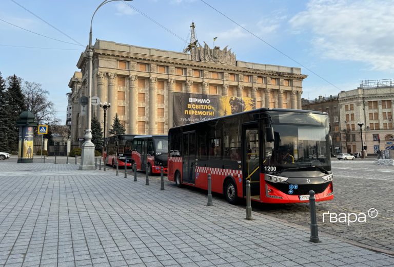 У Харкові через заборону руху на кільцевій дорозі призупинили курсування двох автобусів