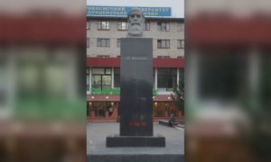 Деколонізатори оголосили про можливість демонтажу погруддя Жуковському в Харкові