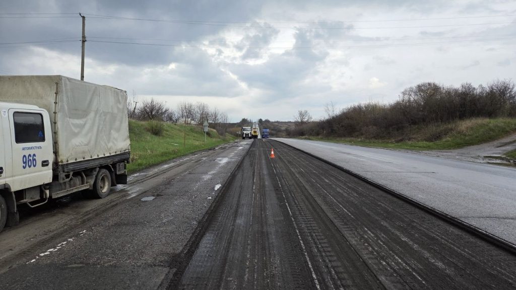 Асфальтування доріг у регіоні