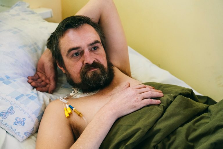 Пораненому воїну на Харківщині довелося чекати евакуації 22 дні