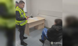 На Харківщині жінці оголосили підозру в убивстві вітчима — подробиці