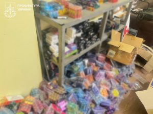У Харкові викрили сімейну групу нелегальної торгівлі сигаретами (фото)