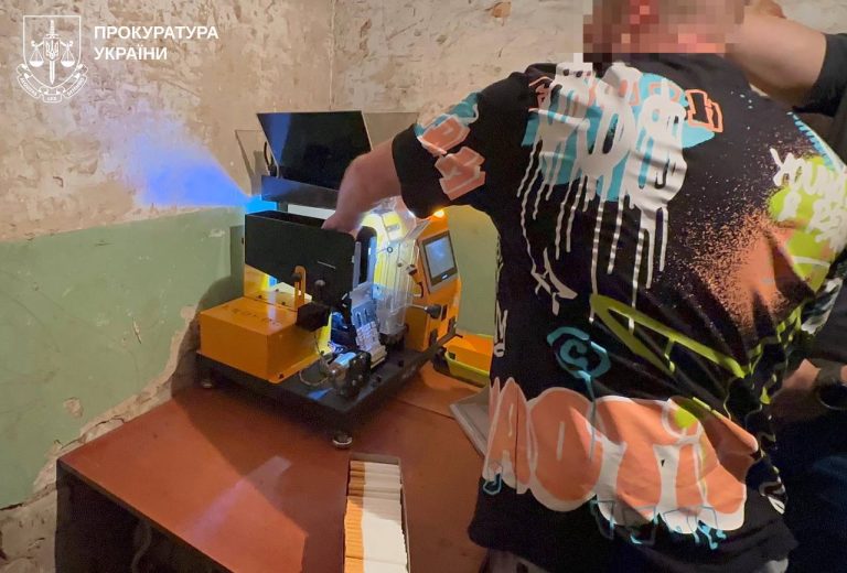 У Харкові викрили підпільний цех — що там виготовляли (фото, відео)