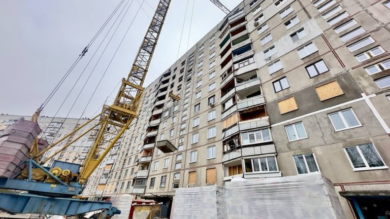 Триває відновлення будинку на Велозаводській у Харкові: що ремонтують зараз