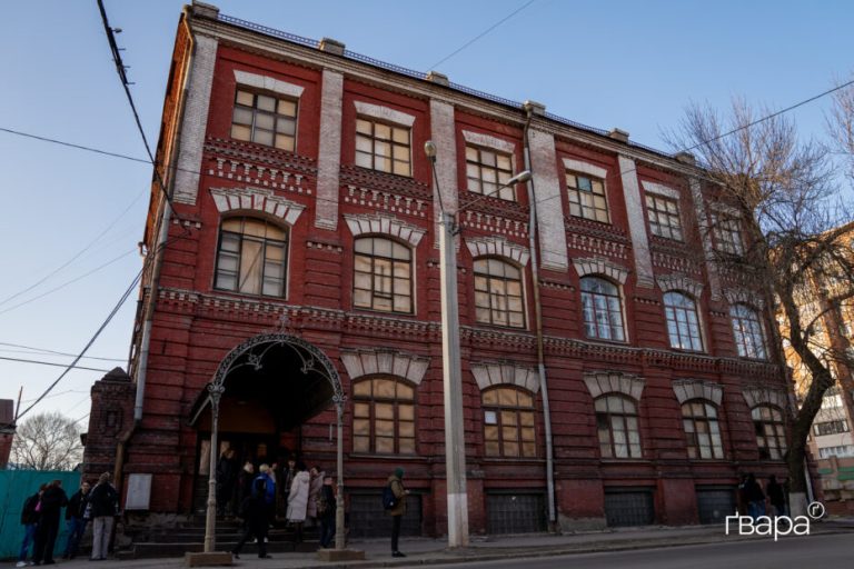 У Харкові відкривають ремонтні кафе — зламаним речам дарують друге життя