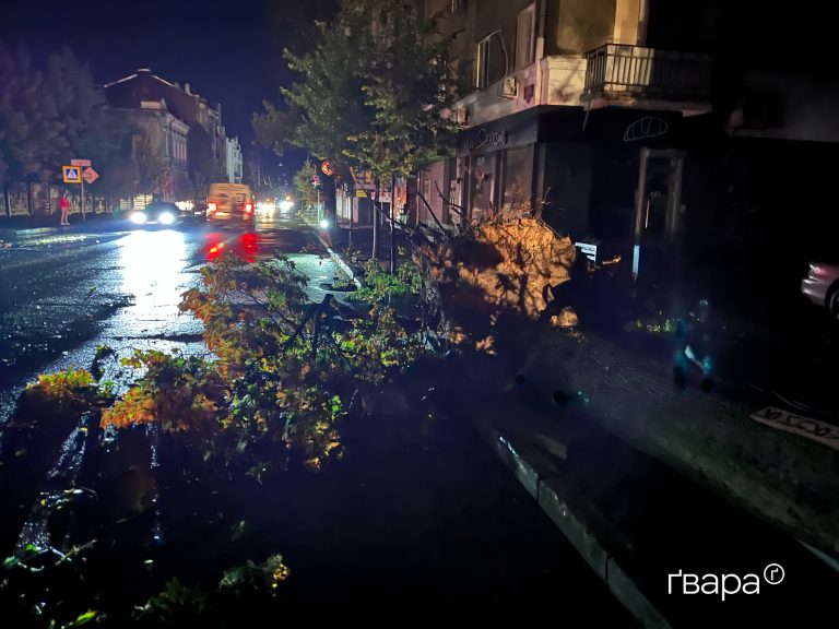 Через негоду на Харківщині понад 12 тисяч абонентів залишилися без електропостачання