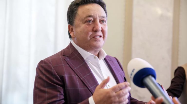 Харківський нардеп Фельдман вніс до декларації колекції антикварної зброї