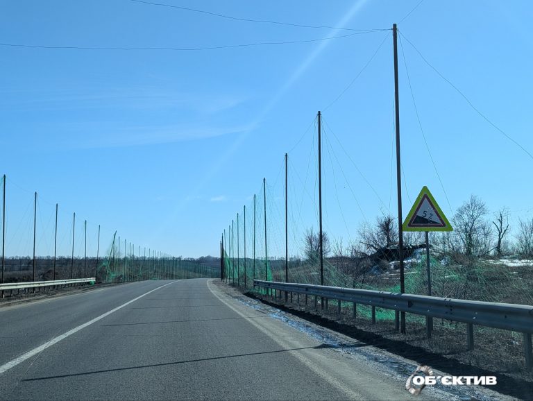 На Харківщині монтують антидронові сітки попри відсутність фінансування