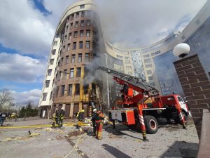 Харків у жаху: другий день обстрілів — Терехов повідомив про 37 влучань