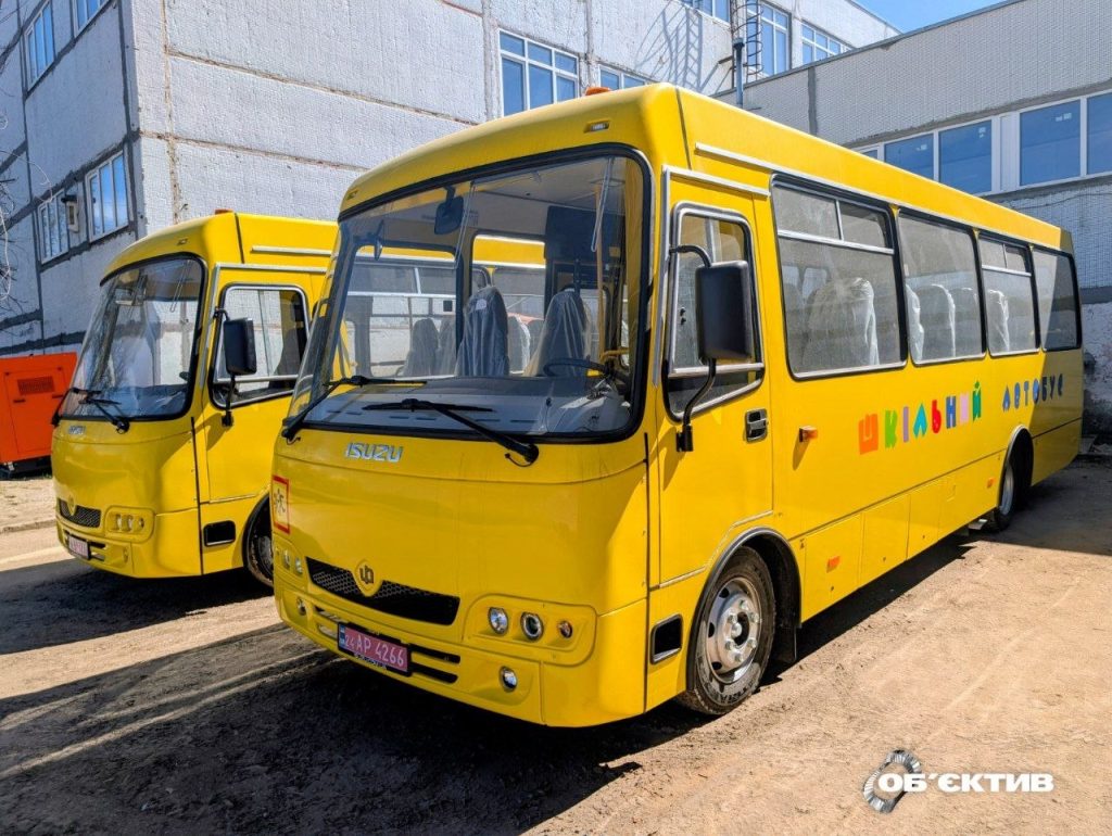 Підземна школа — коридор і двері класу