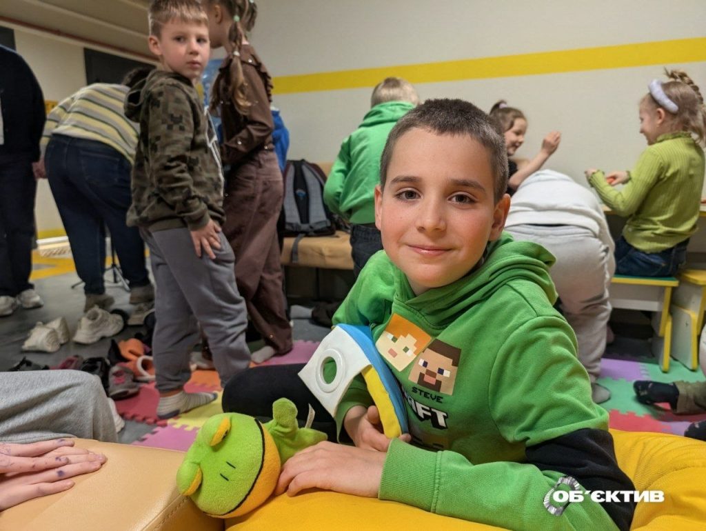 Кабінети та обладнання підземної школи