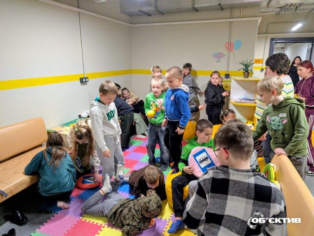 Обладнання та умови в підземній школі