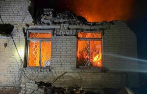 На Харківщині адміністративну будівлю охопила пожежа після удару російського БпЛА