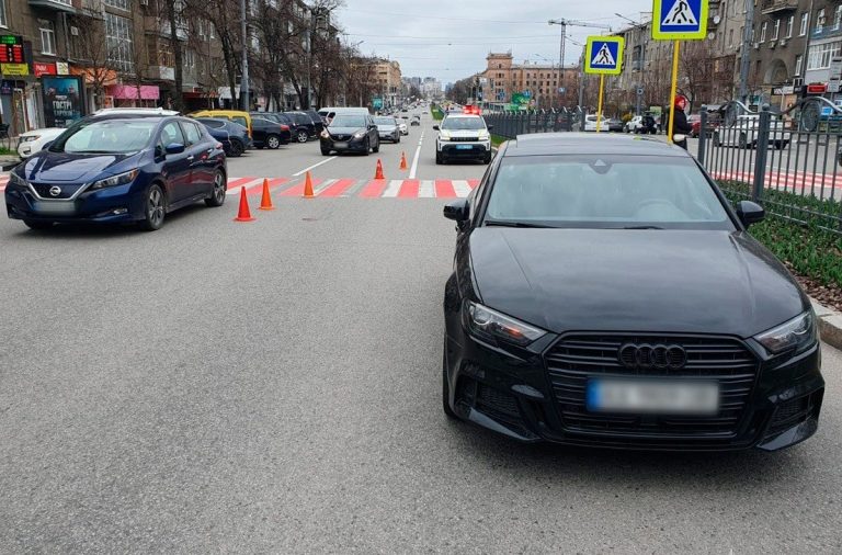 На пішохідному переході в Харкові автомобіль збив літнього чоловіка