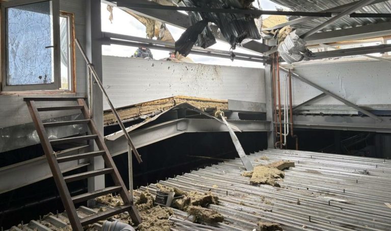 Дрон влучив у м’ясокомбінат на Харківщині — троє поранених