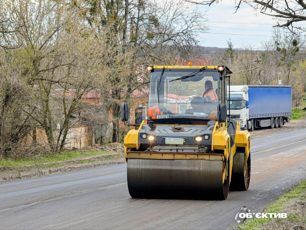 Дорожня техніка під час ремонту