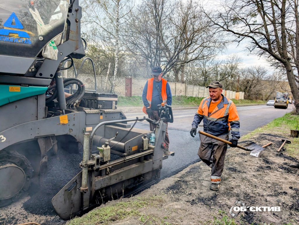 Працівники дорожньої бригади