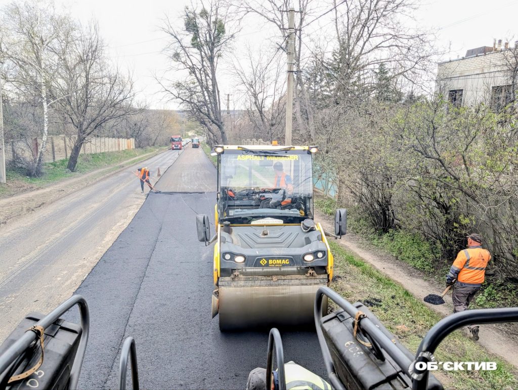 Укладання асфальтобетону картами