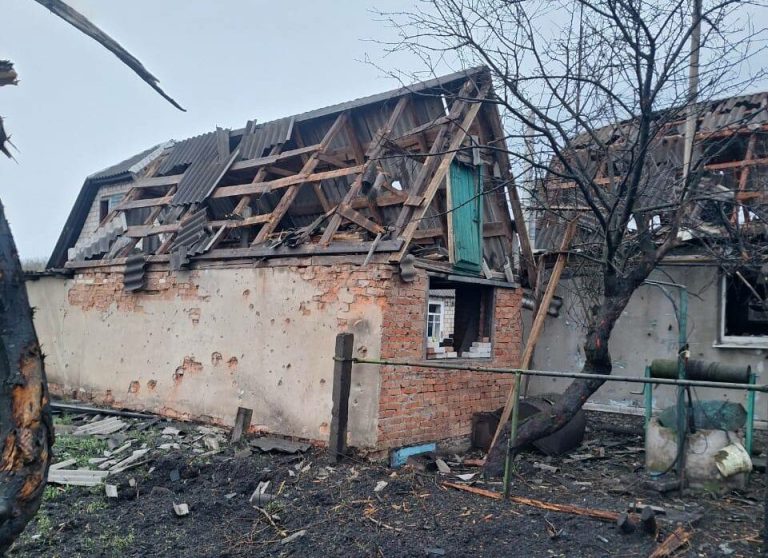 Щонайменше п’ятеро людей поранено внаслідок обстрілів на Харківщині