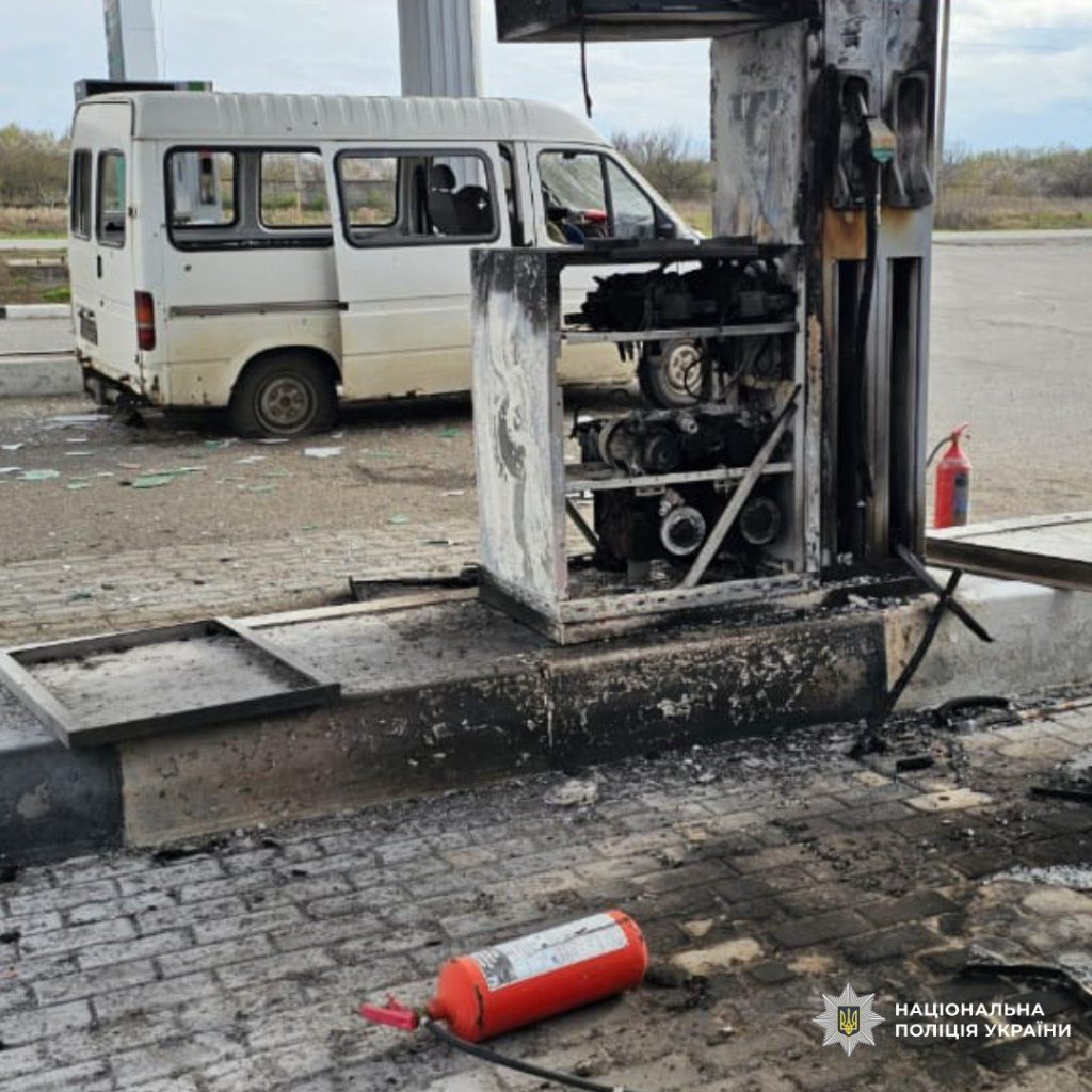 Пошкодження інфраструктури після удару по автозаправці в Богодухові