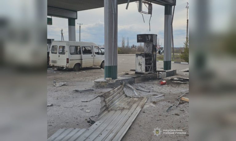 У Богодухові авіаудар влучив в АЗС — виникла пожежа, є постраждалі (фото)