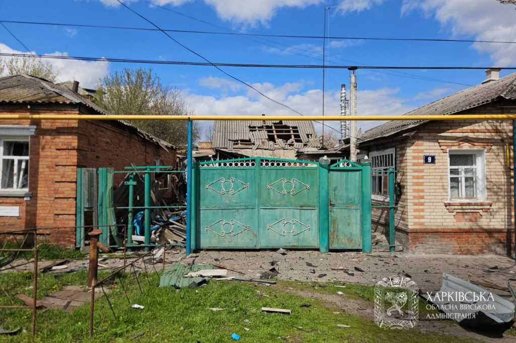 Пошкоджені будівлі в Богодухові після удару