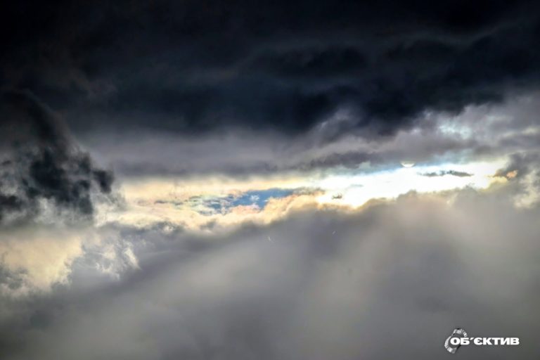 Через грози, шквали й град у Харкові та області оголосили штормове попередження