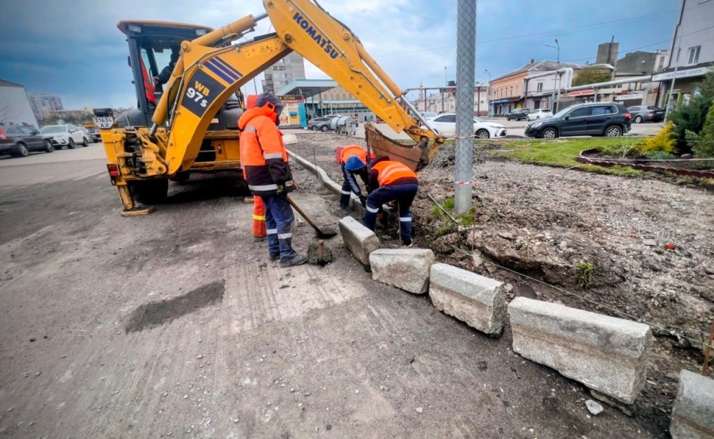 Відновлення тротуарів та доріг у Харківській області