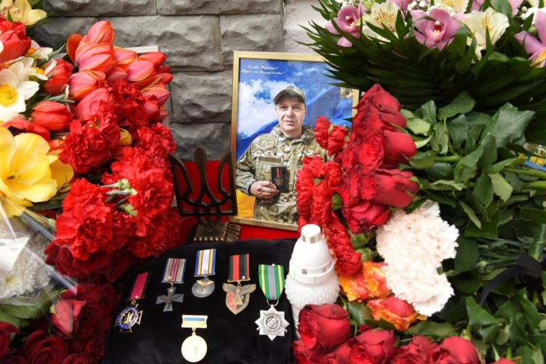 У Харкові вшанували пам’ять Віталія Попенка відкриттям меморіальної дошки