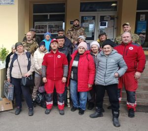 За тиждень «Білі янголи» вивезли з Харківщини 28 людей із зони бойових дій