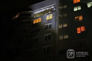 Наслідки удару БпЛА «Молнія» по багатоповерхівці в Харкові 1 квітня